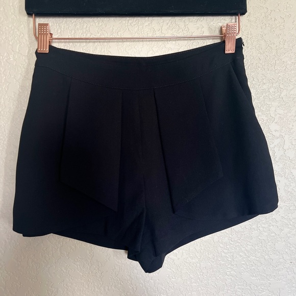 Lush shorts size Small black - Picture 4 of 12